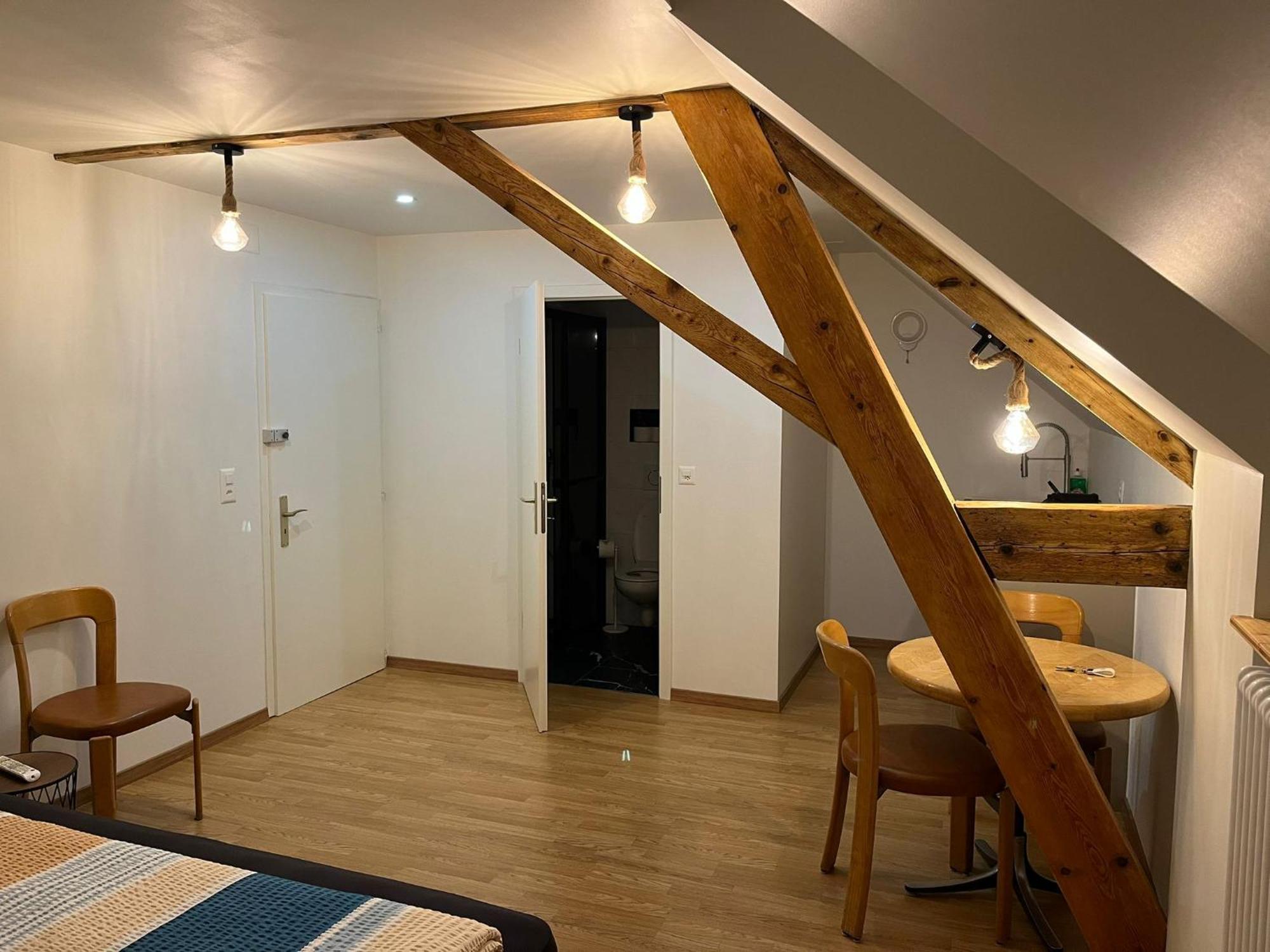 Studio cosy au centre de Couvet Extérieur photo